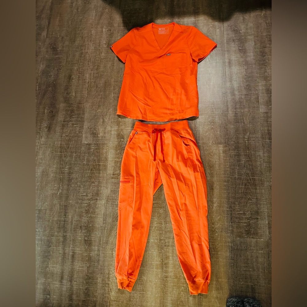 New set of new orange figs scrubs. Only worn once.